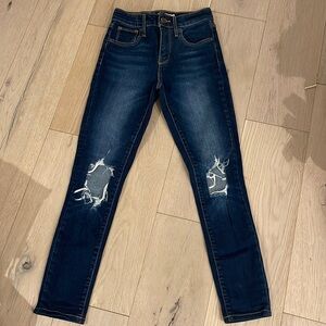 Levi’s dark denim high rise, skinny pants, size 25